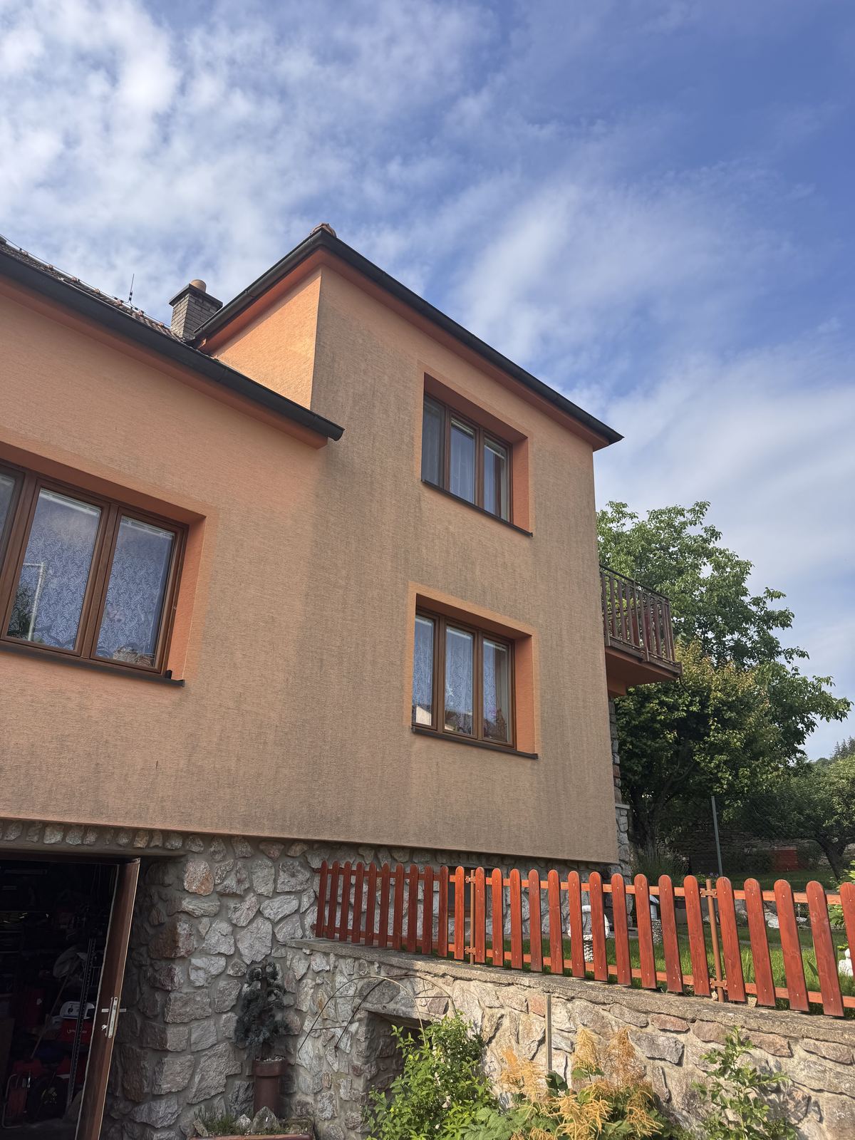 Fasáda Lomnice — foto 1