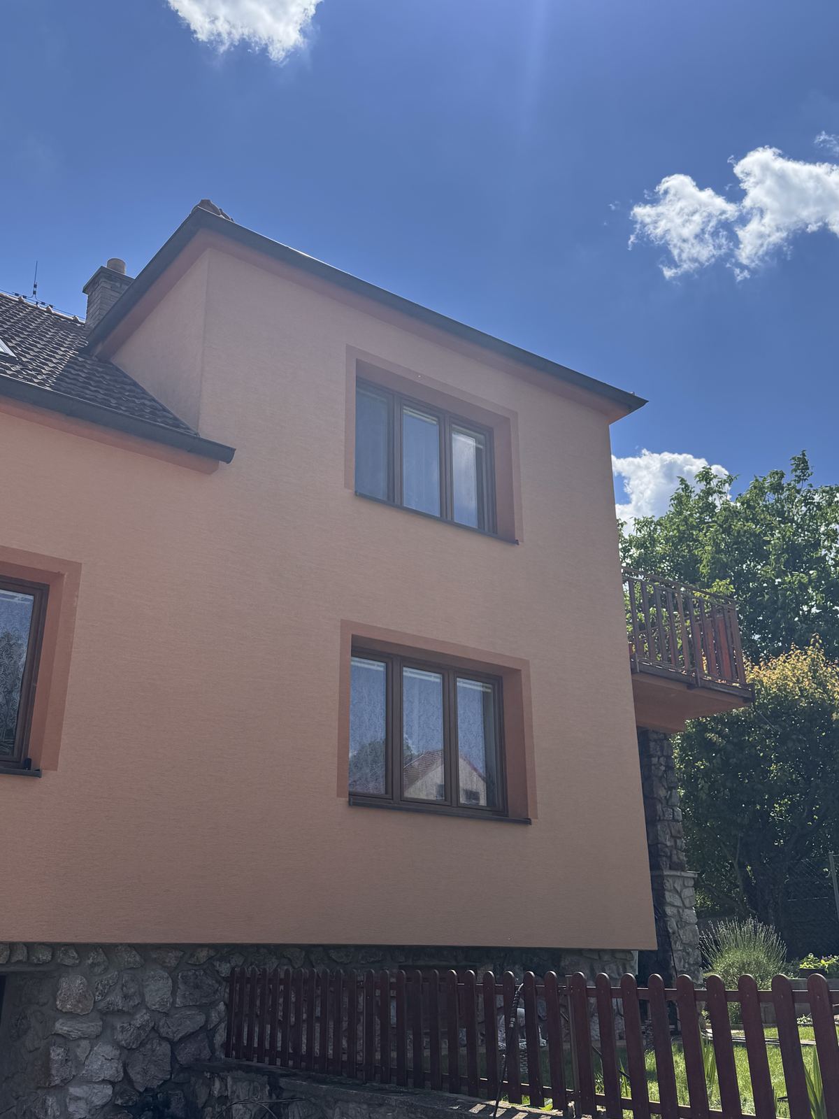Fasáda Lomnice — foto 10